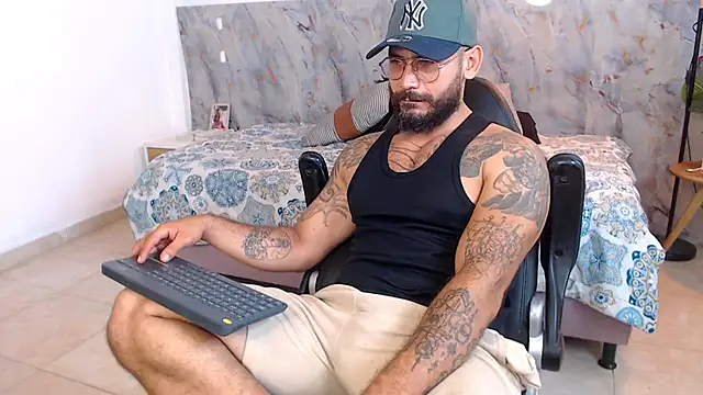 Snapshot of hanz_col chatting on November 22, 2025, 4:33 am hanz col online show from November 22, 2025, 4:33 am