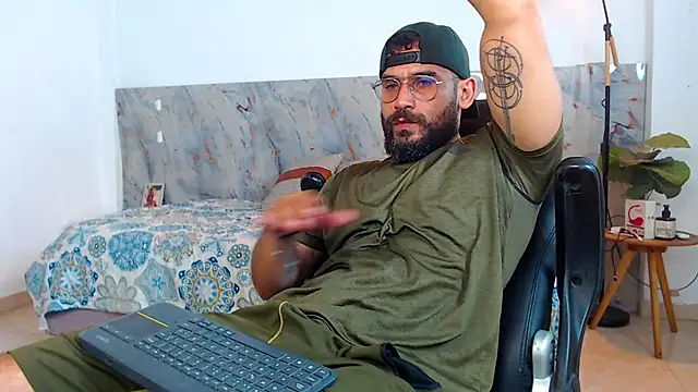 Snapshot of hanz_col chatting on November 26, 2025, 2:23 am hanz col online show from November 26, 2025, 2:23 am