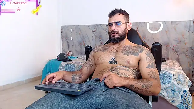 Snapshot of hanz_col chatting on November 30, 2025, 11:42 pm hanz col online show from November 30, 2025, 11:42 pm