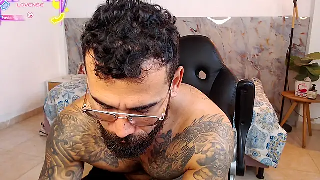 Snapshot of hanz_col chatting on December 2, 2025, 11:48 am hanz col online show from December 2, 2025, 11:48 am