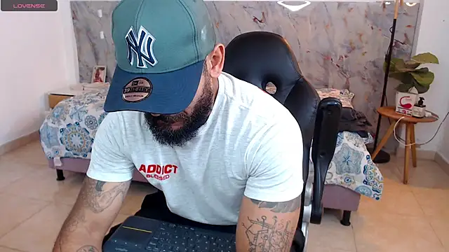 Snapshot of hanz_col chatting on December 3, 2025, 3:43 pm hanz col online show from December 3, 2025, 3:43 pm