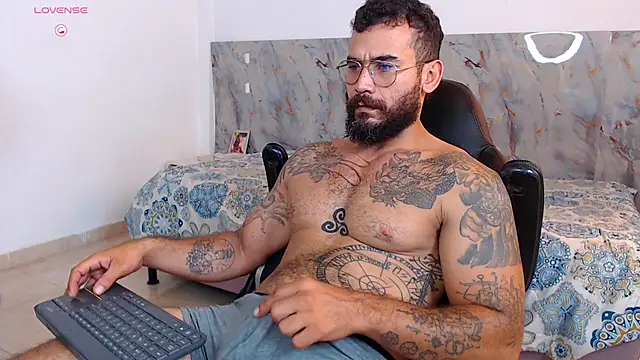 Snapshot of hanz_col chatting on December 5, 2025, 10:46 am hanz col online show from December 5, 2025, 10:46 am