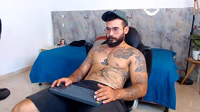 Snapshot of hanz_col chatting on December 14, 2025, 11:26 am hanz col online show from December 14, 2025, 11:26 am