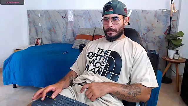 Snapshot of hanz_col chatting on December 19, 2025, 3:19 pm hanz col online show from December 19, 2025, 3:19 pm