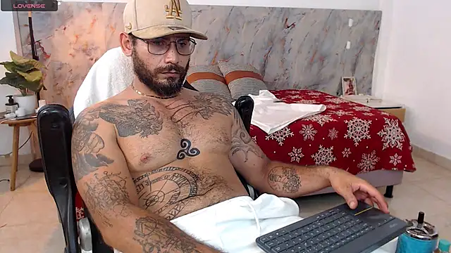 Snapshot of hanz_col chatting on January 6, 2026, 1:53 am hanz col online show from January 6, 2026, 1:53 am