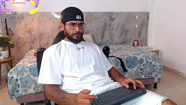 Snapshot of hanz_col chatting on January 14, 2026, 2:39 am hanz col online show from January 14, 2026, 2:39 am