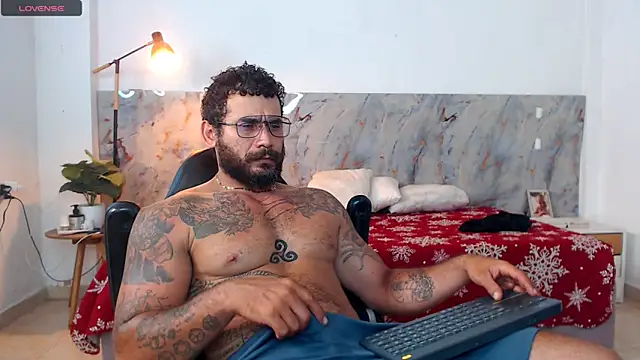 Snapshot of hanz_col chatting on February 10, 2026, 11:53 pm hanz col online show from February 10, 2026, 11:53 pm