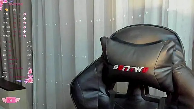 Snapshot of Victoria_Di chatting on October 20, 2025, 4:29 pm Victoria Di online show from October 20, 2025, 4:29 pm