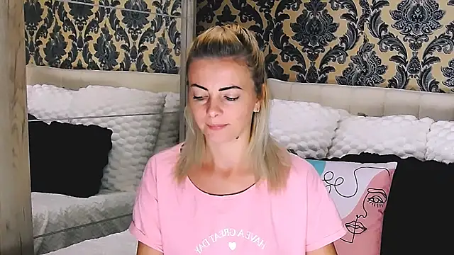 Snapshot of Aly_girl1 chatting on September 27, 2025, 9:03 am Aly girl1 online show from September 27, 2025, 9:03 am