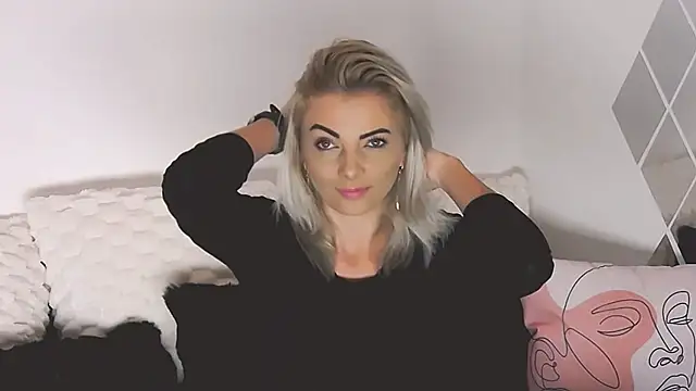 Snapshot of Aly_girl1 chatting on November 1, 2025, 11:01 am Aly girl1 online show from November 1, 2025, 11:01 am