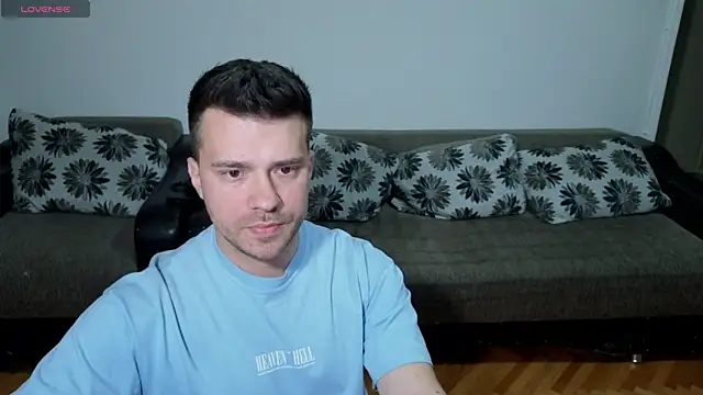 JohnnyStepBro online show from April 18, 2026, 7:07 pm