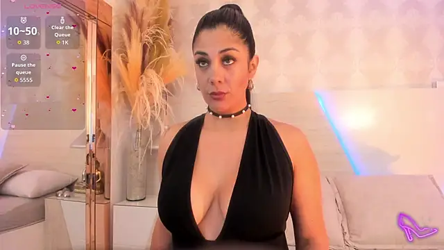 IvannaAnggel online show from October 16, 2025, 2:07 pm