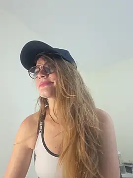 Snapshot of Hanny_24 chatting on January 15, 2025, 9:24 am Hanny 24 online show from January 15, 2025, 9:24 am