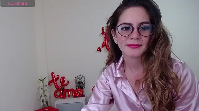 Snapshot of Hanny_24 chatting on February 14, 2025, 7:02 pm Hanny 24 online show from February 14, 2025, 7:02 pm