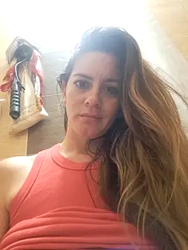 Snapshot of Hanny_24 chatting on February 23, 2025, 12:16 pm Hanny 24 online show from February 23, 2025, 12:16 pm