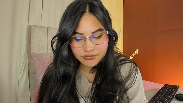 Snapshot of Little_Ivy chatting on October 3, 2025, 7:00 pm Little Ivy online show from October 3, 2025, 7:00 pm