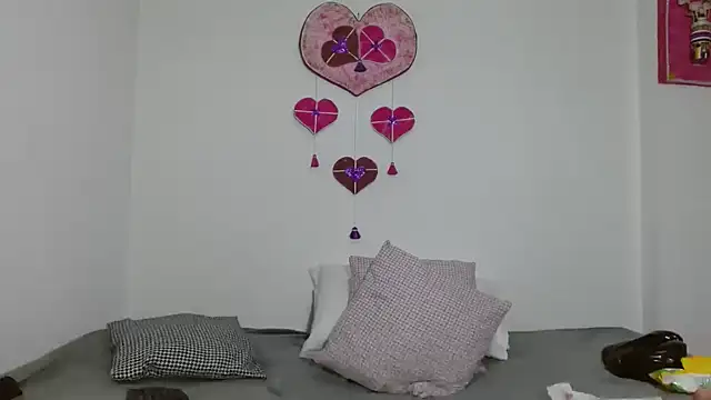 anybellucci43 online show from May 29, 2026, 2:42 am