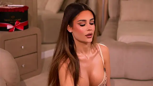 YasmineShaw online show from February 18, 2026, 1:12 am