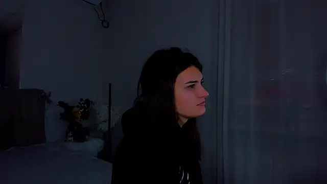 Snapshot of Laura_Leee chatting on January 2, 2025, 6:07 am Laura Leee online show from January 2, 2025, 6:07 am