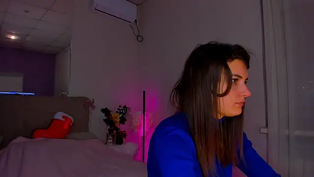 Snapshot of Laura_Leee chatting on January 4, 2025, 6:30 am Laura Leee online show from January 4, 2025, 6:30 am