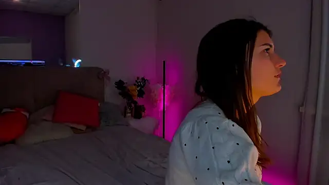 Snapshot of Laura_Leee chatting on January 6, 2025, 6:03 am Laura Leee online show from January 6, 2025, 6:03 am