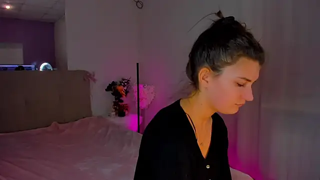 Snapshot of Laura_Leee chatting on January 8, 2025, 10:15 am Laura Leee online show from January 8, 2025, 10:15 am