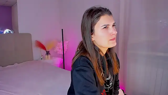 Snapshot of Laura_Leee chatting on January 19, 2025, 9:11 am Laura Leee online show from January 19, 2025, 9:11 am