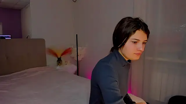 Snapshot of Laura_Leee chatting on January 29, 2025, 6:33 am Laura Leee online show from January 29, 2025, 6:33 am