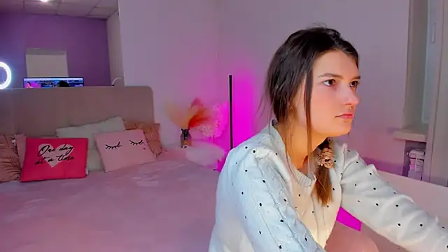 Snapshot of Laura_Leee chatting on February 10, 2025, 6:31 am Laura Leee online show from February 10, 2025, 6:31 am