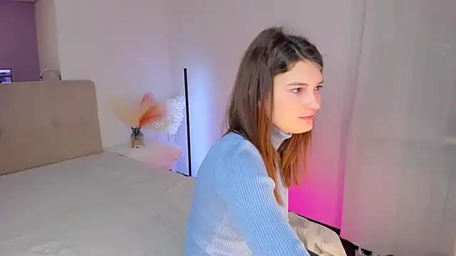 Snapshot of Laura_Leee chatting on February 11, 2025, 6:19 am Laura Leee online show from February 11, 2025, 6:19 am