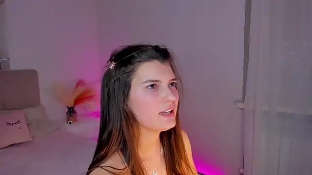 Snapshot of Laura_Leee chatting on February 14, 2025, 6:02 am Laura Leee online show from February 14, 2025, 6:02 am