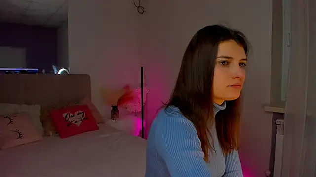 Snapshot of Laura_Leee chatting on February 17, 2025, 6:31 am Laura Leee online show from February 17, 2025, 6:31 am