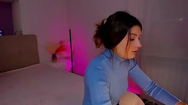 Snapshot of Laura_Leee chatting on February 20, 2025, 5:33 am Laura Leee online show from February 20, 2025, 5:33 am