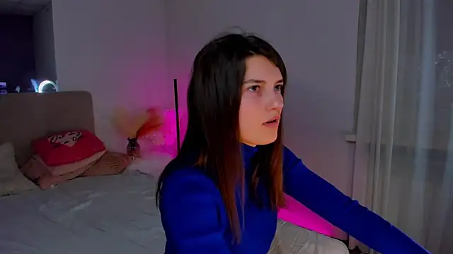 Snapshot of Laura_Leee chatting on February 24, 2025, 6:27 am Laura Leee online show from February 24, 2025, 6:27 am