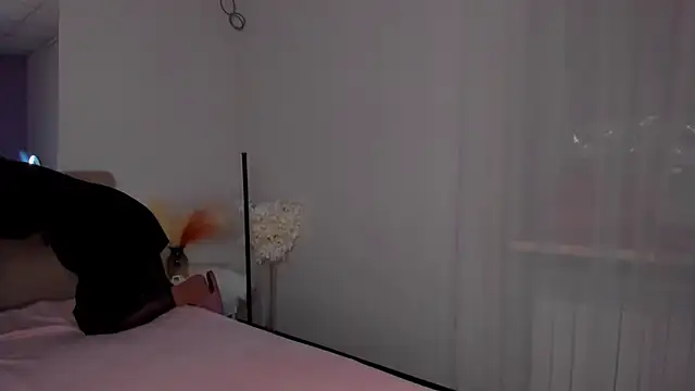 Snapshot of Laura_Leee chatting on March 1, 2025, 6:35 am Laura Leee online show from March 1, 2025, 6:35 am