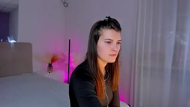 Snapshot of Laura_Leee chatting on March 6, 2025, 12:41 pm Laura Leee online show from March 6, 2025, 12:41 pm