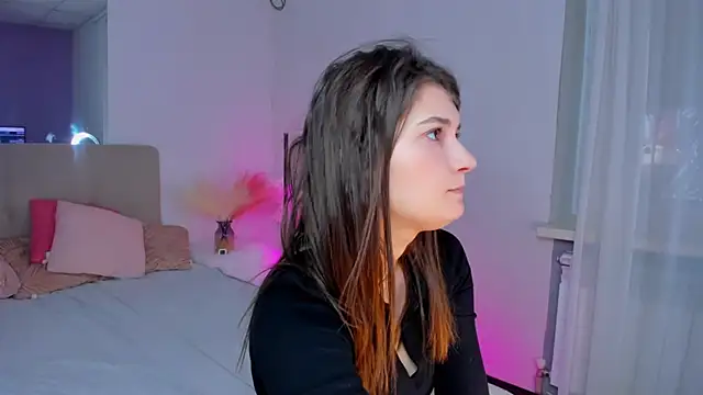 Snapshot of Laura_Leee chatting on March 14, 2025, 6:21 am Laura Leee online show from March 14, 2025, 6:21 am