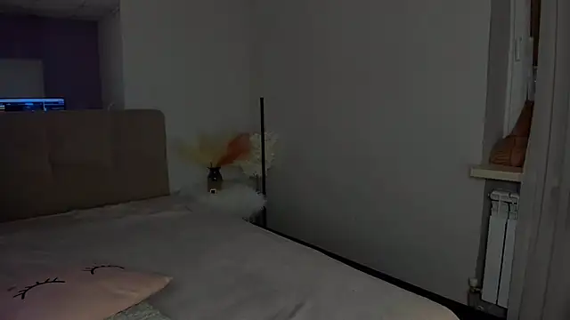 Snapshot of Laura_Leee chatting on March 17, 2025, 6:29 am Laura Leee online show from March 17, 2025, 6:29 am