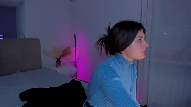 Snapshot of Laura_Leee chatting on March 18, 2025, 6:25 am Laura Leee online show from March 18, 2025, 6:25 am