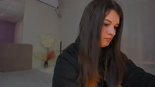 Snapshot of Laura_Leee chatting on March 19, 2025, 6:24 am Laura Leee online show from March 19, 2025, 6:24 am