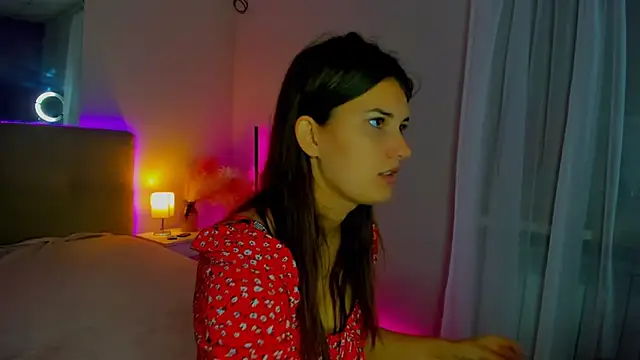 Snapshot of Laura_Leee chatting on September 11, 2025, 5:29 am Laura Leee online show from September 11, 2025, 5:29 am