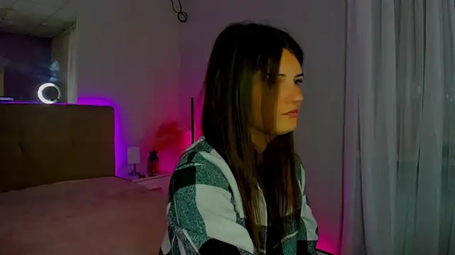 Snapshot of Laura_Leee chatting on September 13, 2025, 5:29 am Laura Leee online show from September 13, 2025, 5:29 am