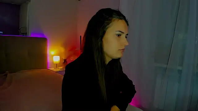 Snapshot of Laura_Leee chatting on September 14, 2025, 5:17 am Laura Leee online show from September 14, 2025, 5:17 am