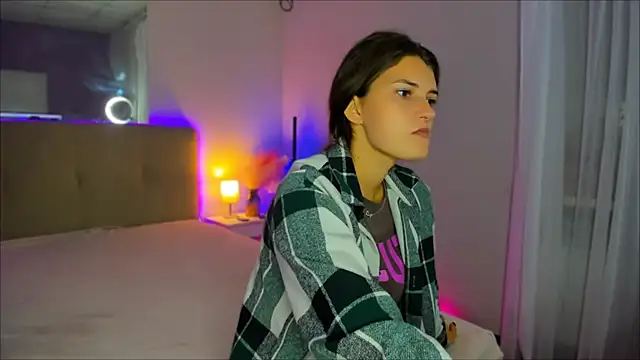 Snapshot of Laura_Leee chatting on September 23, 2025, 5:32 am Laura Leee online show from September 23, 2025, 5:32 am