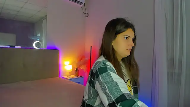 Snapshot of Laura_Leee chatting on September 24, 2025, 5:33 am Laura Leee online show from September 24, 2025, 5:33 am