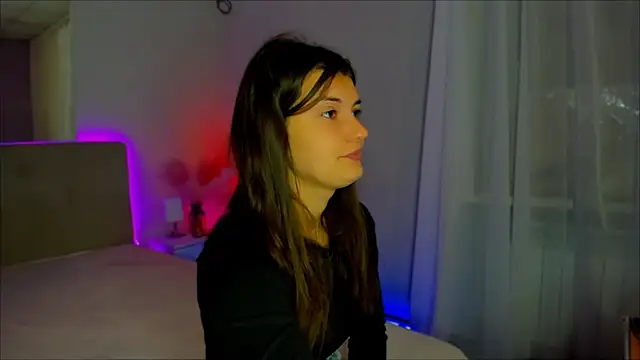 Snapshot of Laura_Leee chatting on September 27, 2025, 5:23 am Laura Leee online show from September 27, 2025, 5:23 am