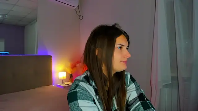 Snapshot of Laura_Leee chatting on October 3, 2025, 5:15 am Laura Leee online show from October 3, 2025, 5:15 am