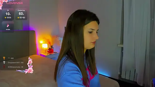 Snapshot of Laura_Leee chatting on October 13, 2025, 5:35 pm Laura Leee online show from October 13, 2025, 5:35 pm