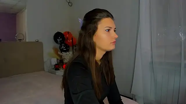 Snapshot of Laura_Leee chatting on November 2, 2025, 6:05 am Laura Leee online show from November 2, 2025, 6:05 am