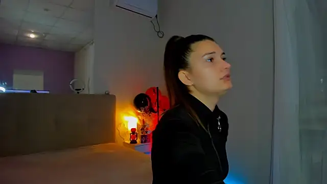 Snapshot of Laura_Leee chatting on November 6, 2025, 6:14 am Laura Leee online show from November 6, 2025, 6:14 am